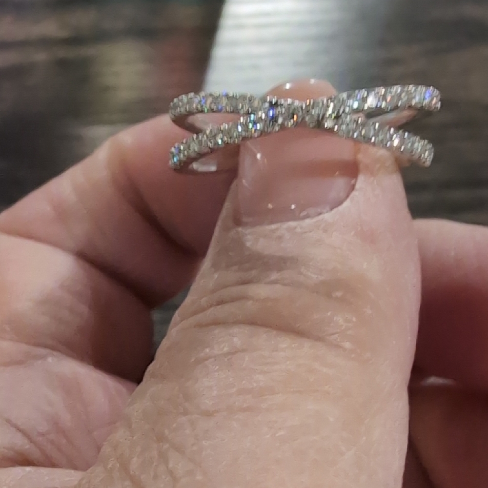 Sparkling Bow Moissanite Ring - Silver Size 9.5
